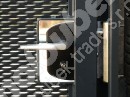 Posuvná brána s vestavěnou brankou - detail kliky LOCINOX