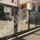 Posuvná brána a branka s výplní z tahokovu u RD ve Vatíně