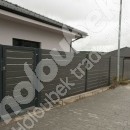 Posuvná brána s výplní z plastových plotovek u RD ve Vlašimi 