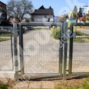 Oplocení plotovými dílci u bytového domu v Novém Městě na Moravě