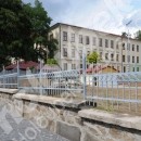 Ocelové oplocení u gymnázia Nové Město na Moravě
