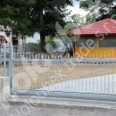 Posuvná brána u Gymnáza v Novém Městě na Moravě