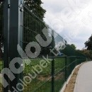 Oplocení plotovými panely s podhrabovými deskami