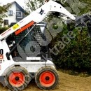 Montáže oplocení - zemní stroj Bobcat